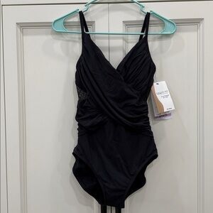 Contours by Coco Reef Shapemaker Black One Piece Swimsuit Size 8/32C/D NWT